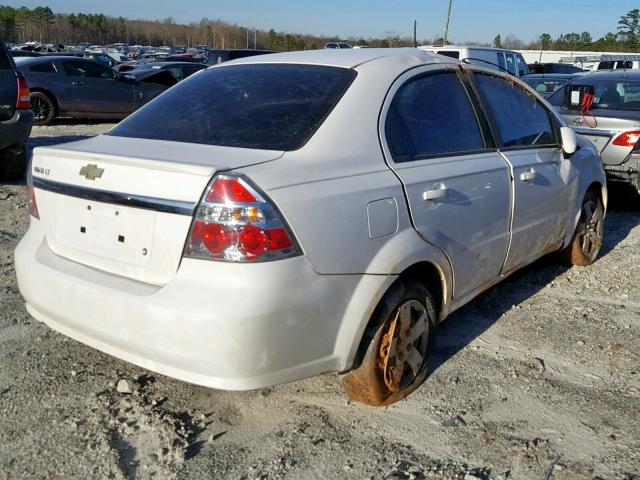 KL1TD56E09B615173 - 2009 CHEVROLET AVEO LS WHITE photo 4