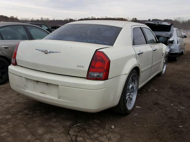 2C3JA43RX5H623541 - 2005 CHRYSLER 300 WHITE photo 4