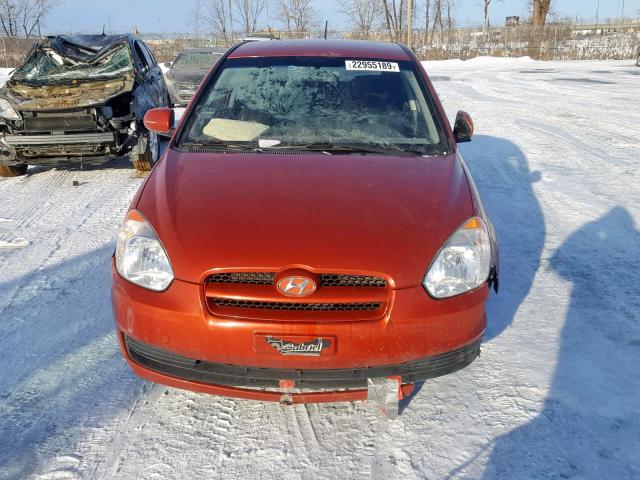 KMHCN3BC1AU150647 - 2010 HYUNDAI ACCENT SE ORANGE photo 9