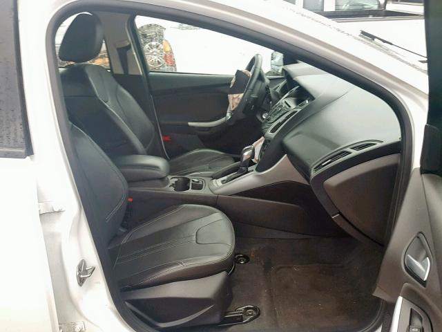 1FADP3F27EL231321 - 2014 FORD FOCUS SE თეთრი ფოტო 5