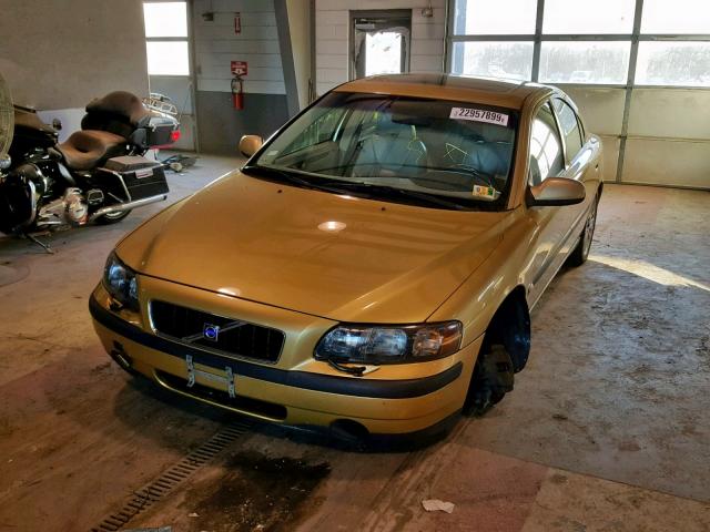 YV1RS58D712015570 - 2001 VOLVO S60 2.4T GOLD photo 2