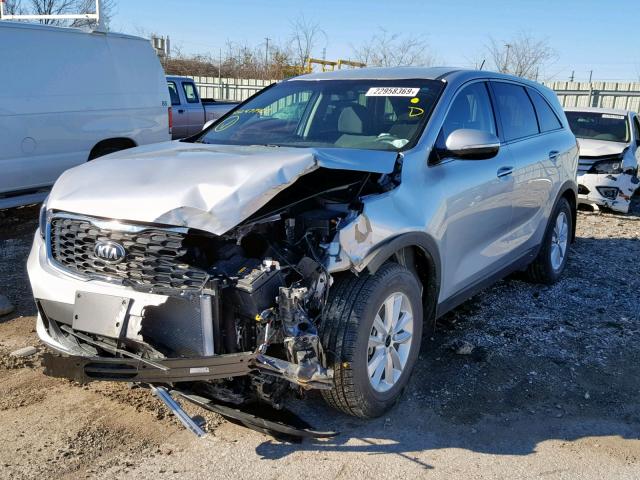 5XYPG4A3XKG477400 - 2019 KIA SORENTO LX SILVER photo 2