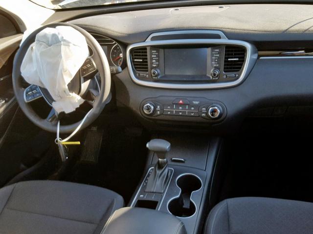 5XYPG4A3XKG477400 - 2019 KIA SORENTO LX SILVER photo 9