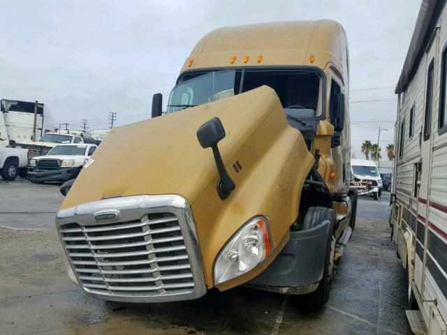 1FUJGLDR7BLBC9968 - 2011 FREIGHTLINER CASCADIA 1 BEIGE photo 2