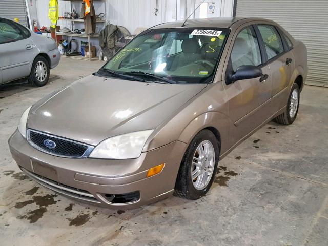 1FAFP34N25W261797 - 2005 FORD FOCUS ZX4 GOLD photo 2