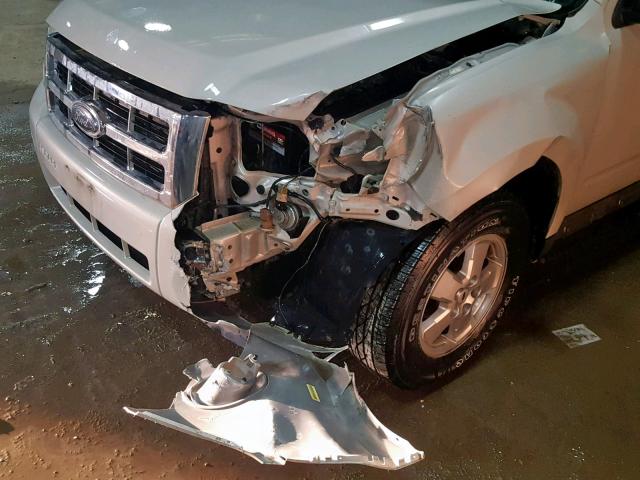1FMCU93G39KA26202 - 2009 FORD ESCAPE XLT أبيض صورة 9