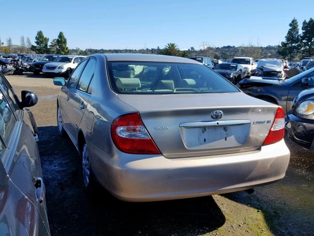 4T1BE32K02U585292 - 2002 TOYOTA CAMRY LE GOLD photo 3