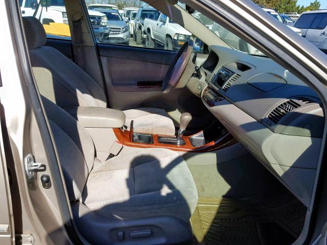 4T1BE32K02U585292 - 2002 TOYOTA CAMRY LE GOLD photo 5