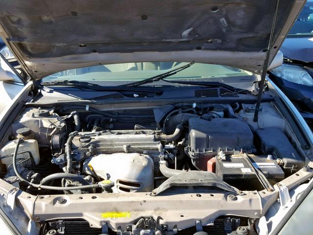 4T1BE32K02U585292 - 2002 TOYOTA CAMRY LE GOLD photo 7