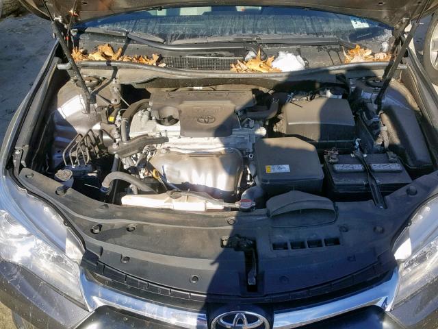 4T4BF1FK7GR574928 - 2016 TOYOTA CAMRY LE GRAY photo 7