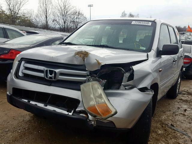 2HKYF18186H542768 - 2006 HONDA PILOT LX SILVER photo 2