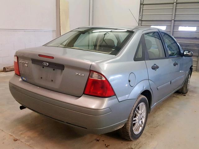 1FAFP34N15W100731 - 2005 FORD FOCUS ZX4 GRAY photo 4