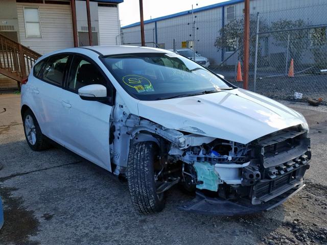 1FADP3K23FL211476 - 2015 FORD FOCUS SE WHITE photo 1