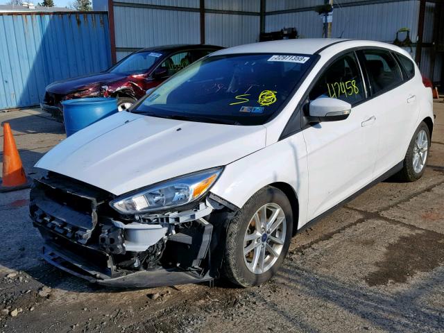 1FADP3K23FL211476 - 2015 FORD FOCUS SE WHITE photo 2