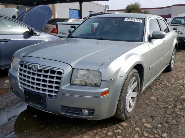 2C3JA53G65H134736 - 2005 CHRYSLER 300 TOURIN SILVER photo 2