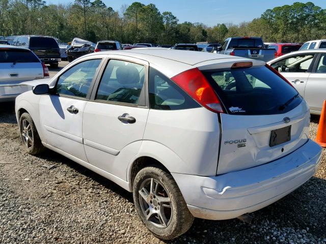 3FAFP37N35R117058 - 2005 FORD FOCUS ZX5 WHITE photo 3