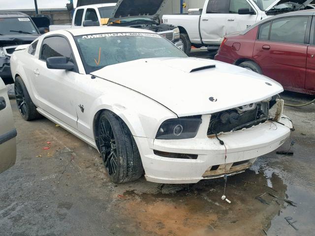 1ZVHT82H895109914 - 2009 FORD MUSTANG GT WHITE photo 1