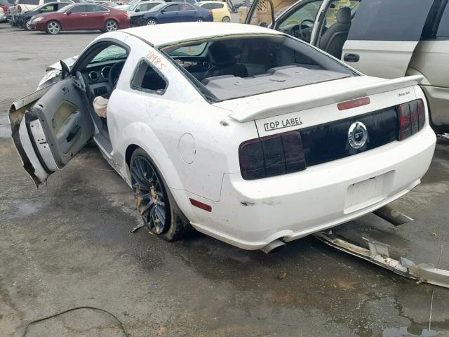 1ZVHT82H895109914 - 2009 FORD MUSTANG GT WHITE photo 3