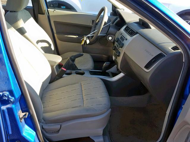 1FAHP3FN6BW195143 - 2011 FORD FOCUS SE BLUE photo 5