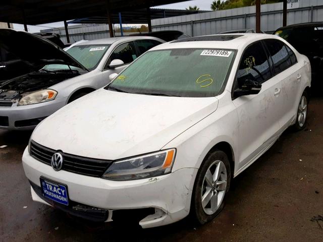 3VWLL7AJ1CM393994 - 2012 VOLKSWAGEN JETTA TDI WHITE photo 2