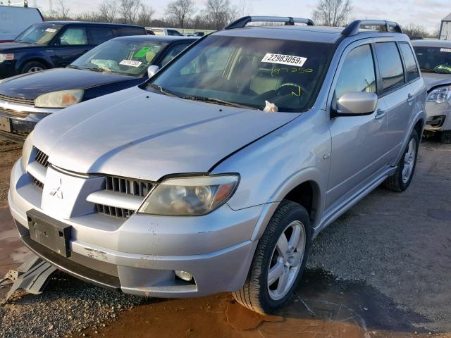 JA4LZ81F45U008245 - 2005 MITSUBISHI OUTLANDER SILVER photo 2