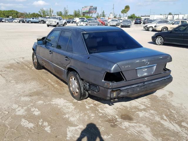 WDBEA32E5SC212809 - 1995 MERCEDES-BENZ E 320 BASE GRAY photo 3