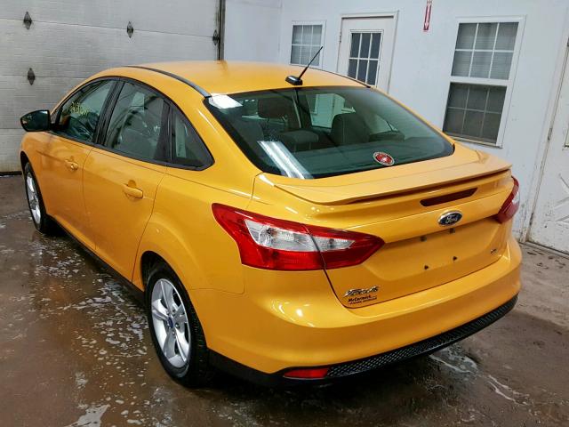 1FAHP3F28CL261944 - 2012 FORD FOCUS SE YELLOW photo 3