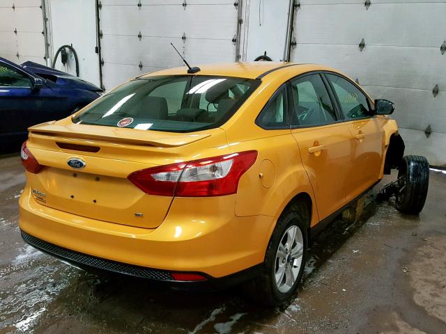 1FAHP3F28CL261944 - 2012 FORD FOCUS SE YELLOW photo 4