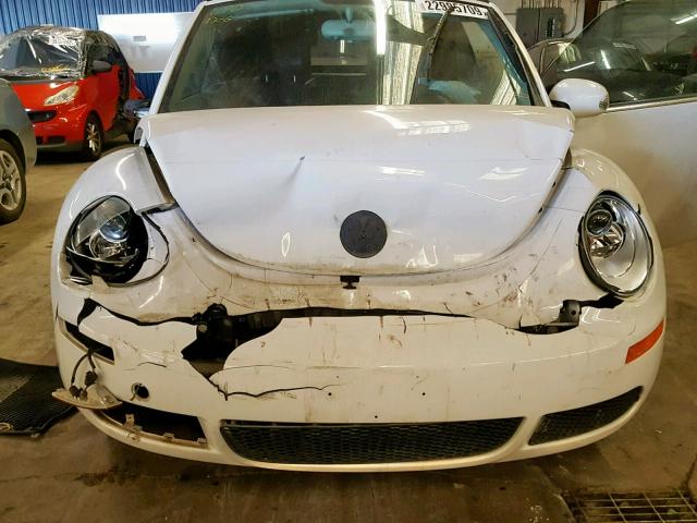 3VWRF31Y29M402895 - 2009 VOLKSWAGEN NEW BEETLE Weiß Foto 7
