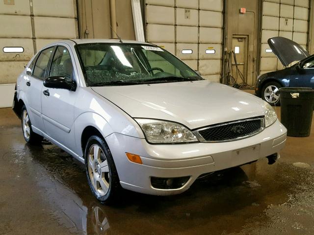 1FAHP34N26W243732 - 2006 FORD FOCUS ZX4 SILVER photo 1