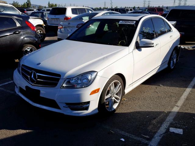 WDDGF4HB0EG187433 - 2014 MERCEDES-BENZ C 250 WHITE photo 2