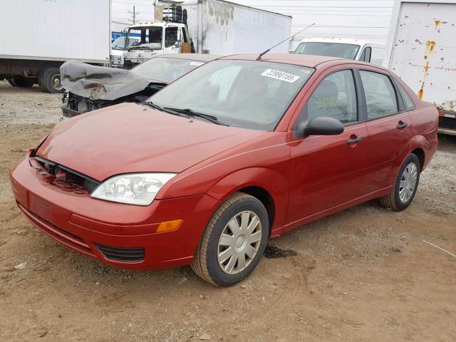 1FAFP34N95W258105 - 2005 FORD FOCUS ZX4 RED photo 2