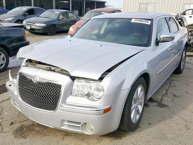 2C3CA6CT9AH113370 - 2010 CHRYSLER 300C SILVER photo 2