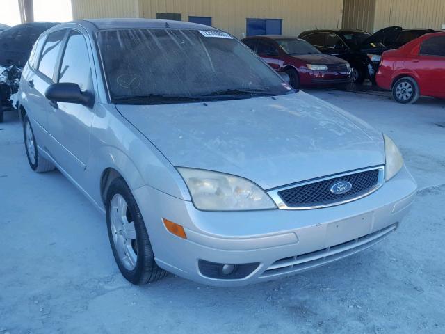 3FAFP37N65R157747 - 2005 FORD FOCUS ZX5 SILVER photo 1