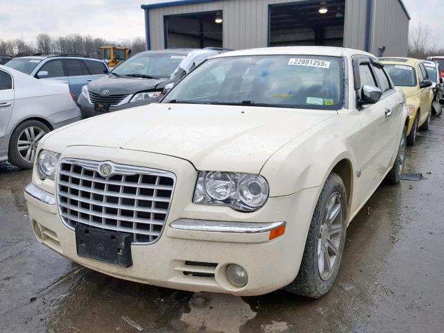 2C3JA63H75H100853 - 2005 CHRYSLER 300C WHITE photo 2