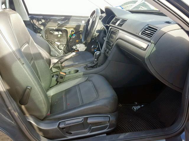 1VWDT7A34HC046836 - 2017 VOLKSWAGEN PASSAT R-L CHARCOAL photo 5