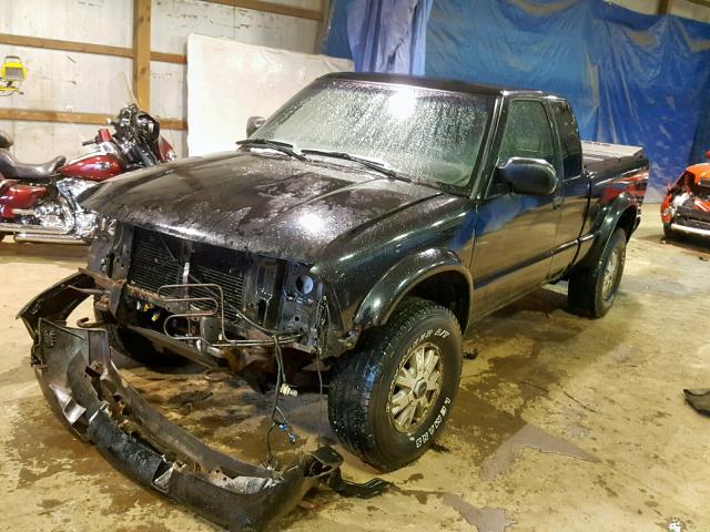 1GTCT19W628172345 - 2002 GMC SONOMA BLACK photo 2