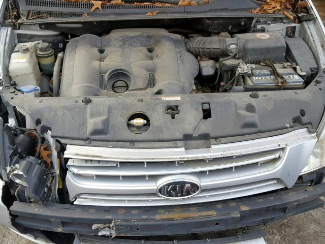 KNDMB133086237734 - 2008 KIA SEDONA SILVER photo 7