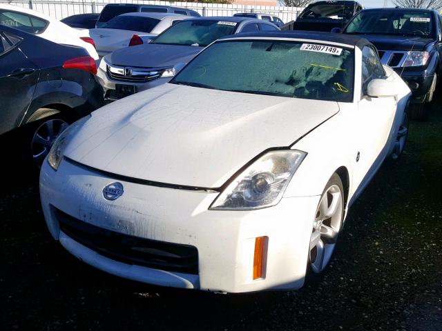 JN1BZ36A68M851212 - 2008 NISSAN 350Z ROADS WHITE photo 2