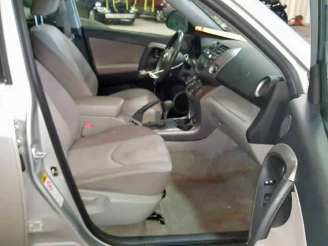 JTMBD33V485137690 - 2008 TOYOTA RAV4 SILVER photo 5