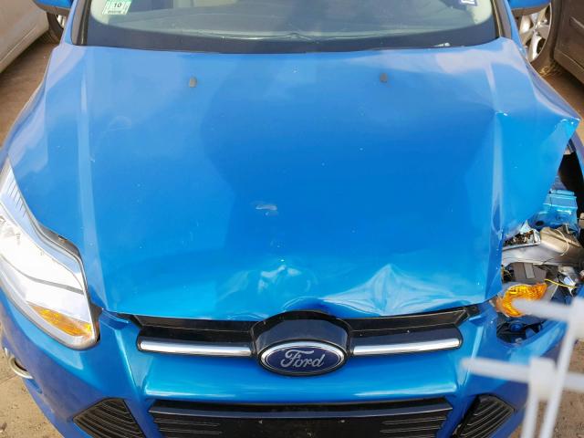 1FAHP3K27CL419101 - 2012 FORD FOCUS SE BLUE photo 7