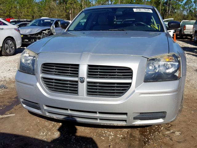 2D8GZ48VX5H537698 - 2005 DODGE MAGNUM SXT SILVER photo 9