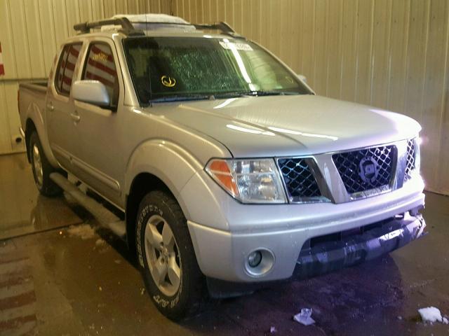 1N6AD07W86C444217 - 2006 NISSAN FRONTIER C SILVER photo 1