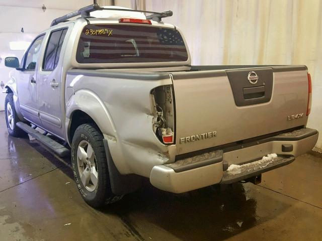 1N6AD07W86C444217 - 2006 NISSAN FRONTIER C SILVER photo 3