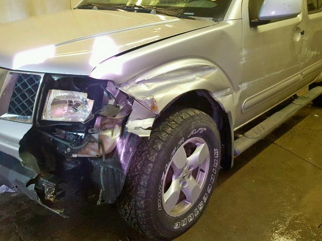 1N6AD07W86C444217 - 2006 NISSAN FRONTIER C SILVER photo 9