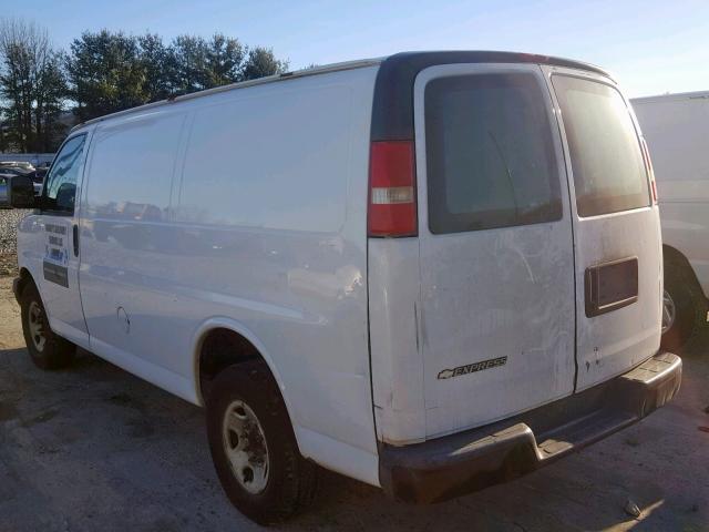 1GCGG25V271247910 - 2007 CHEVROLET EXPRESS G2 WHITE photo 3