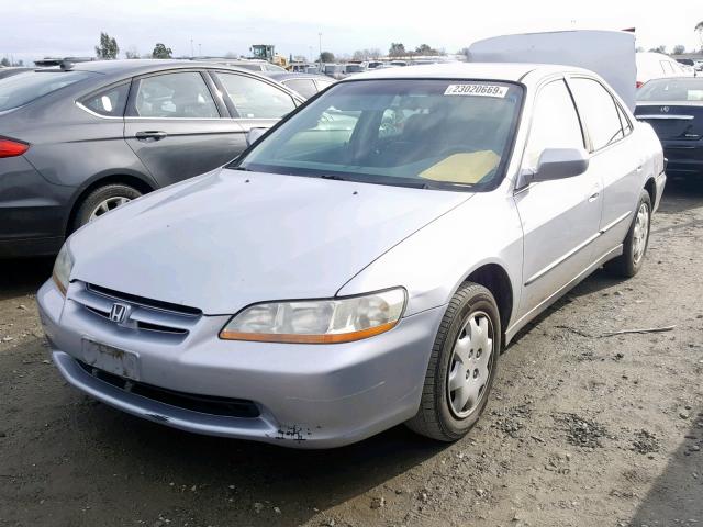 3HGCG665XYG704939 - 2000 HONDA ACCORD LX SILVER photo 2