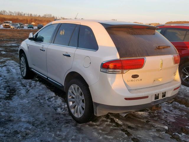 2LMDJ8JK2BBJ14080 - 2011 LINCOLN MKX WHITE photo 3