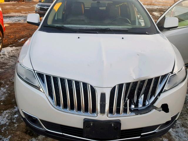 2LMDJ8JK2BBJ14080 - 2011 LINCOLN MKX WHITE photo 7