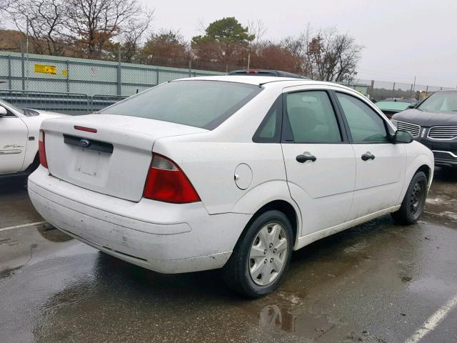 1FAFP34N76W207199 - 2006 FORD FOCUS ZX4 WHITE photo 4